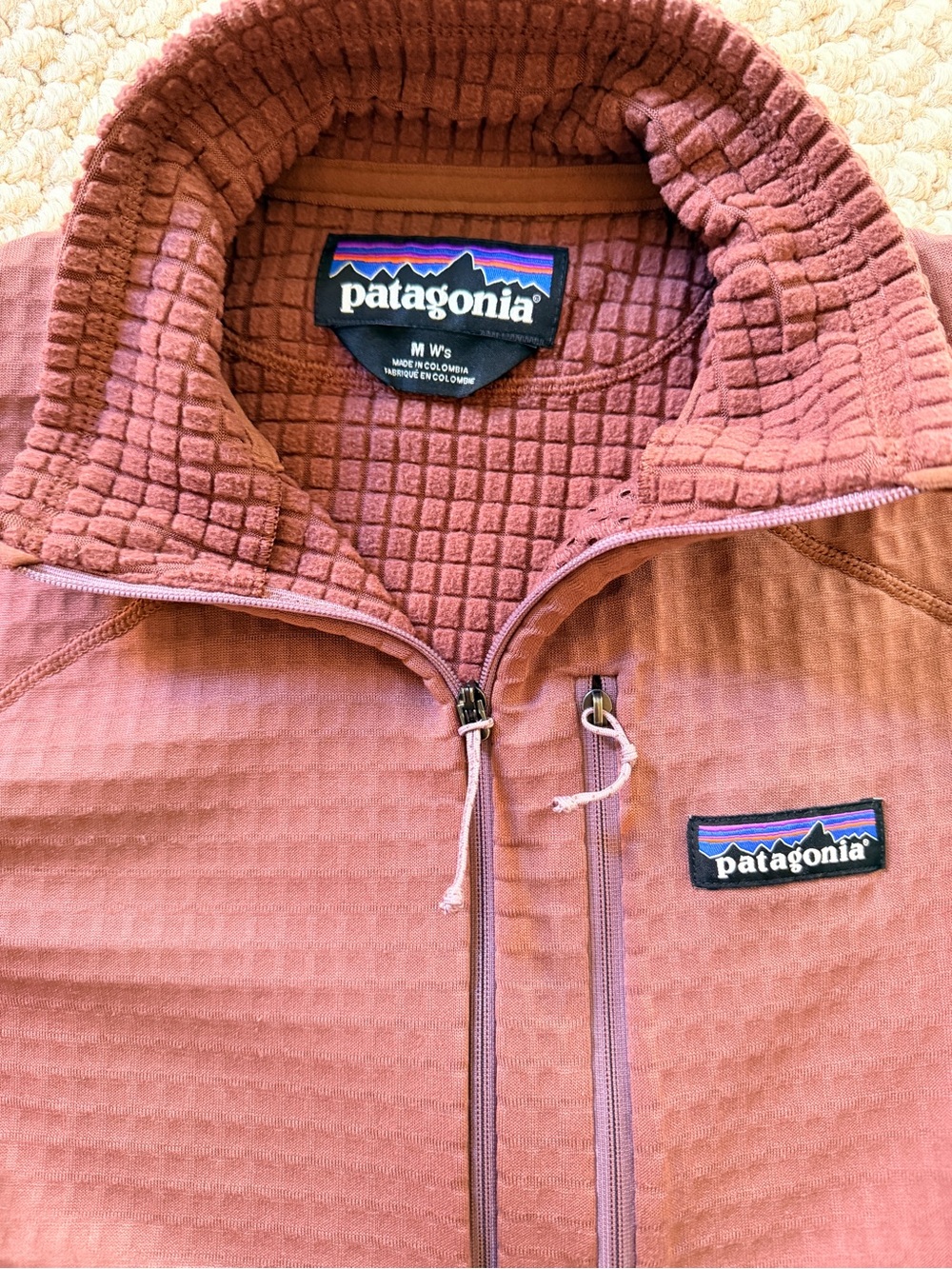 Patagonia R1 quarter zip - Picture 2 of 3
